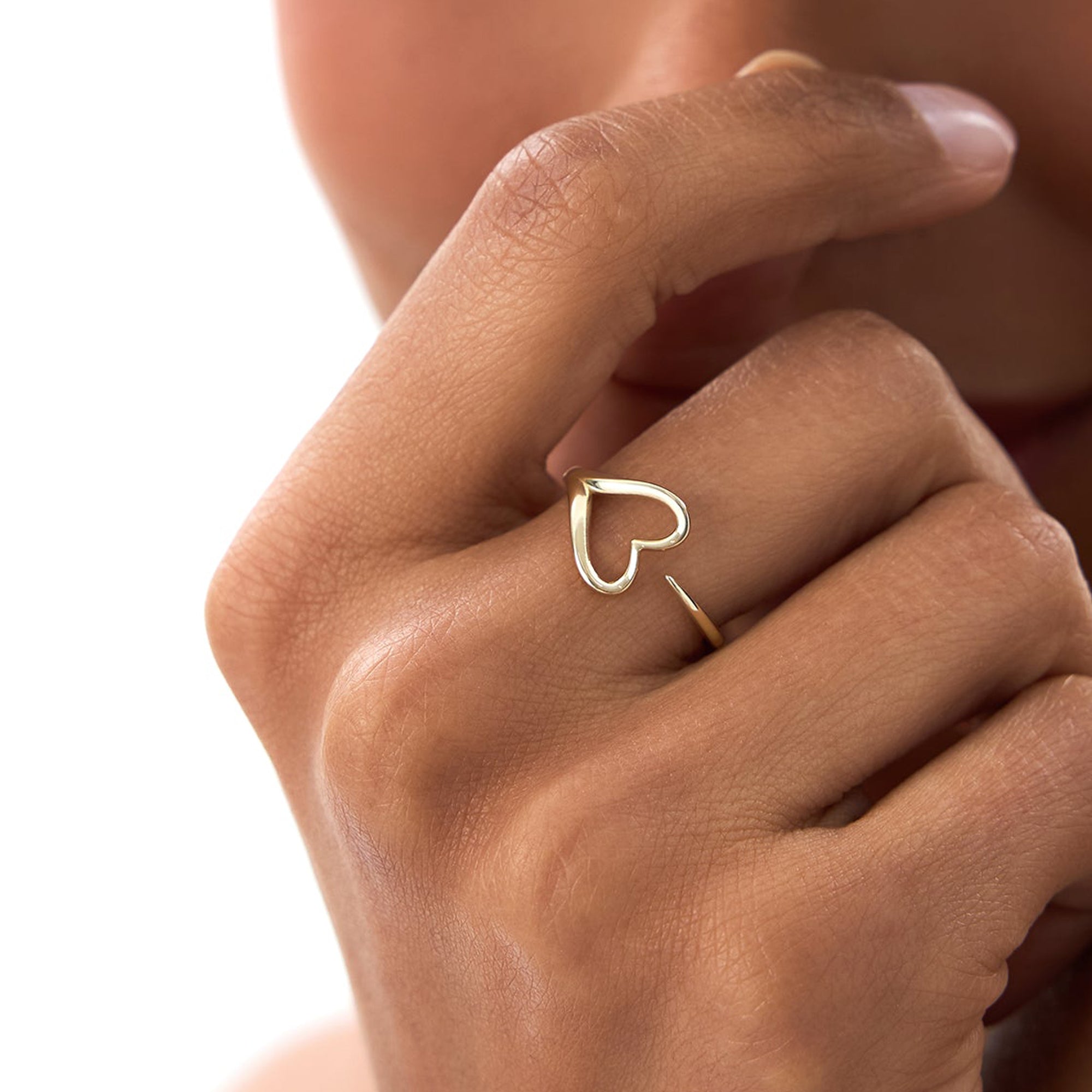 Minimalist Heart Outline Band