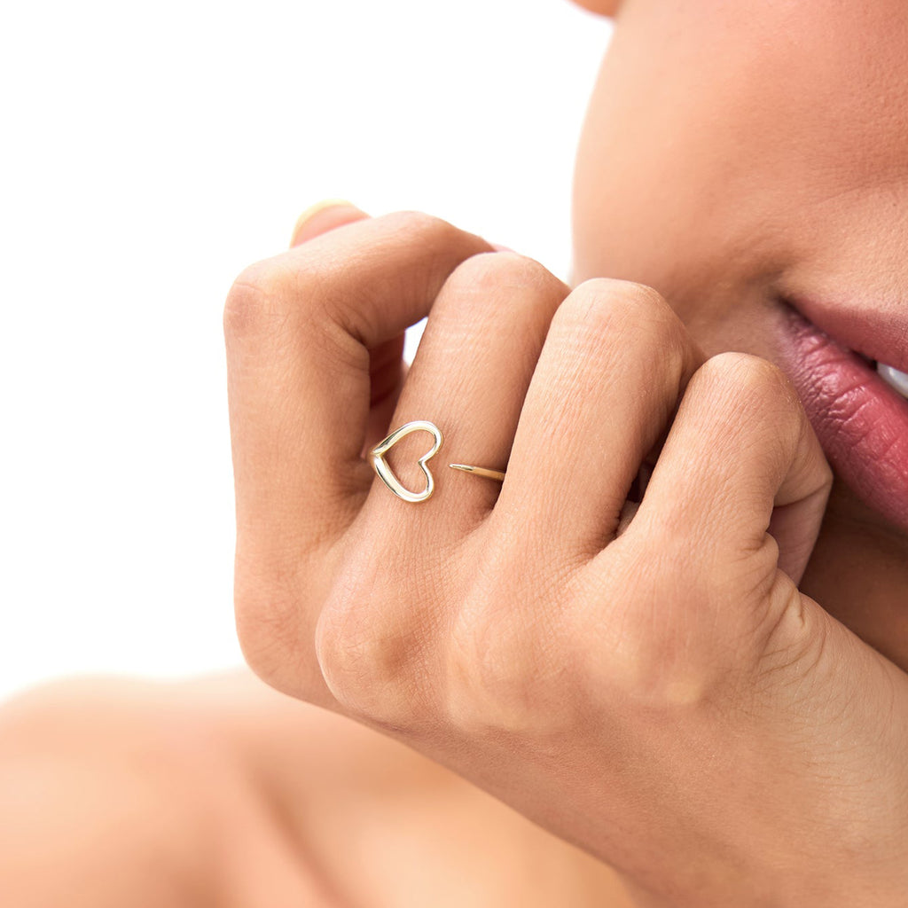 Minimalist Heart Outline Band