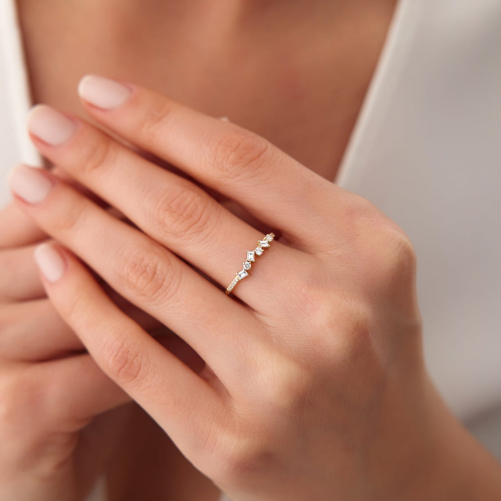 Symmetrical Baguette and Round Diamond Wedding Ring